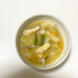 豆腐と玉ねぎとインゲンの味噌汁